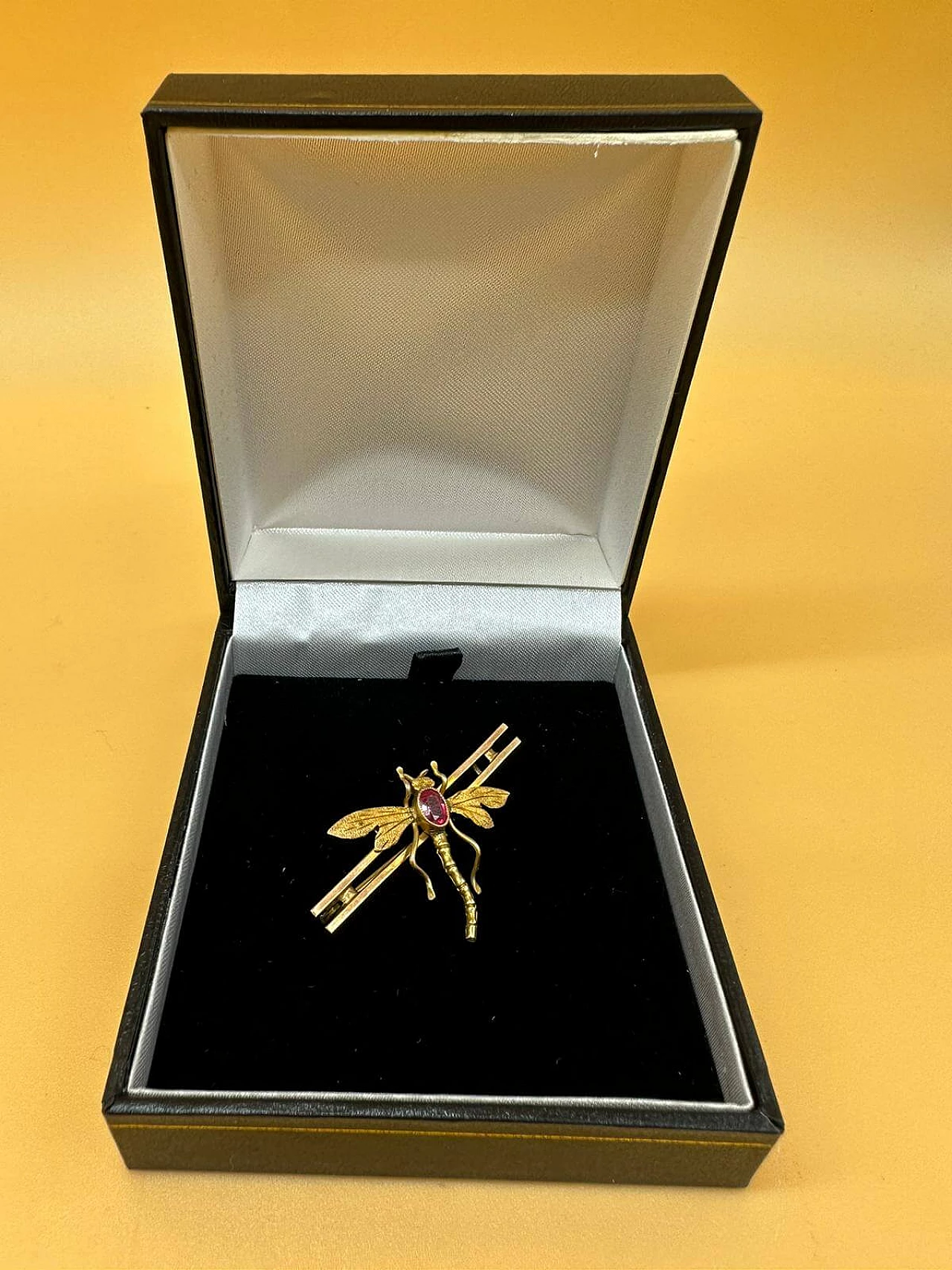 Gold brooch with dragonfly and pink stone, early 20th century 3