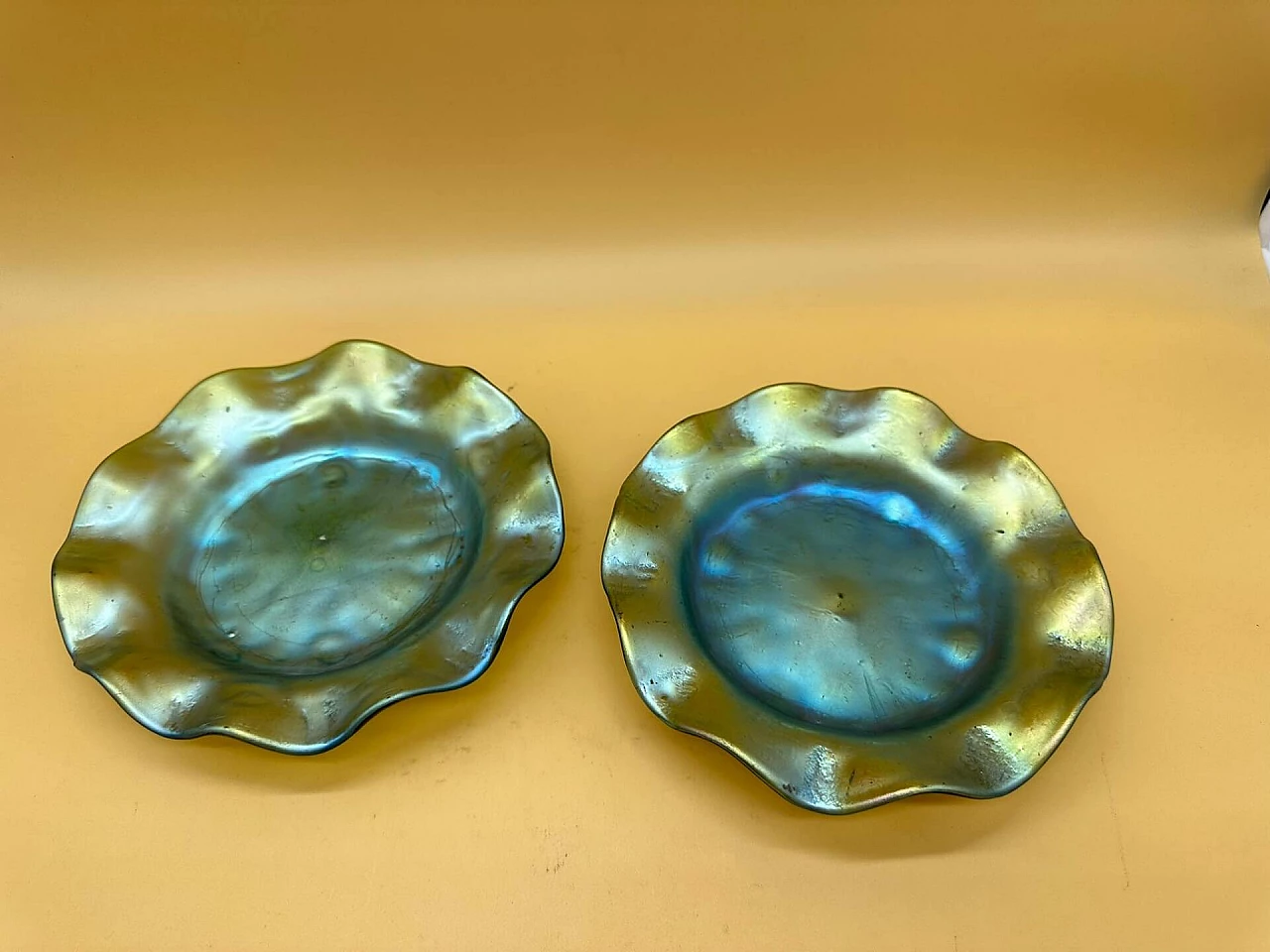 Pair of Lutz iridescent glass bowl, early 1900s 1