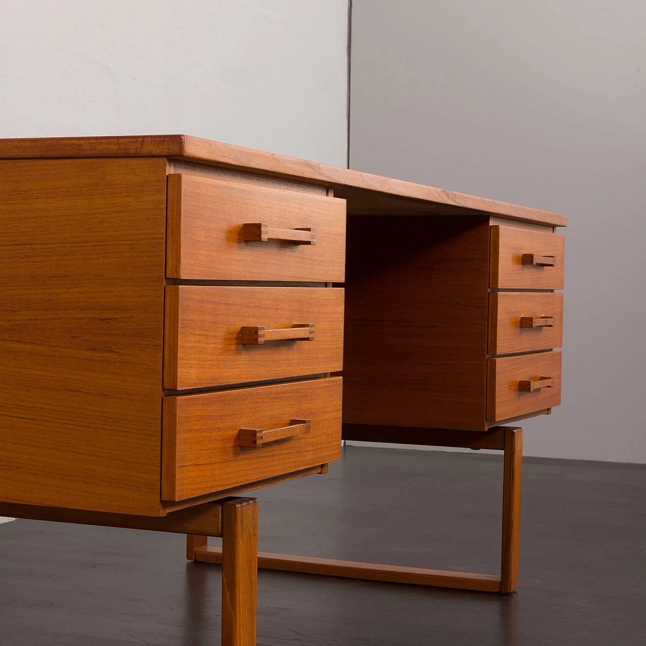 Teak desk by Henning Jensen & Torben Valeur for Dyrlund, 1960s 16