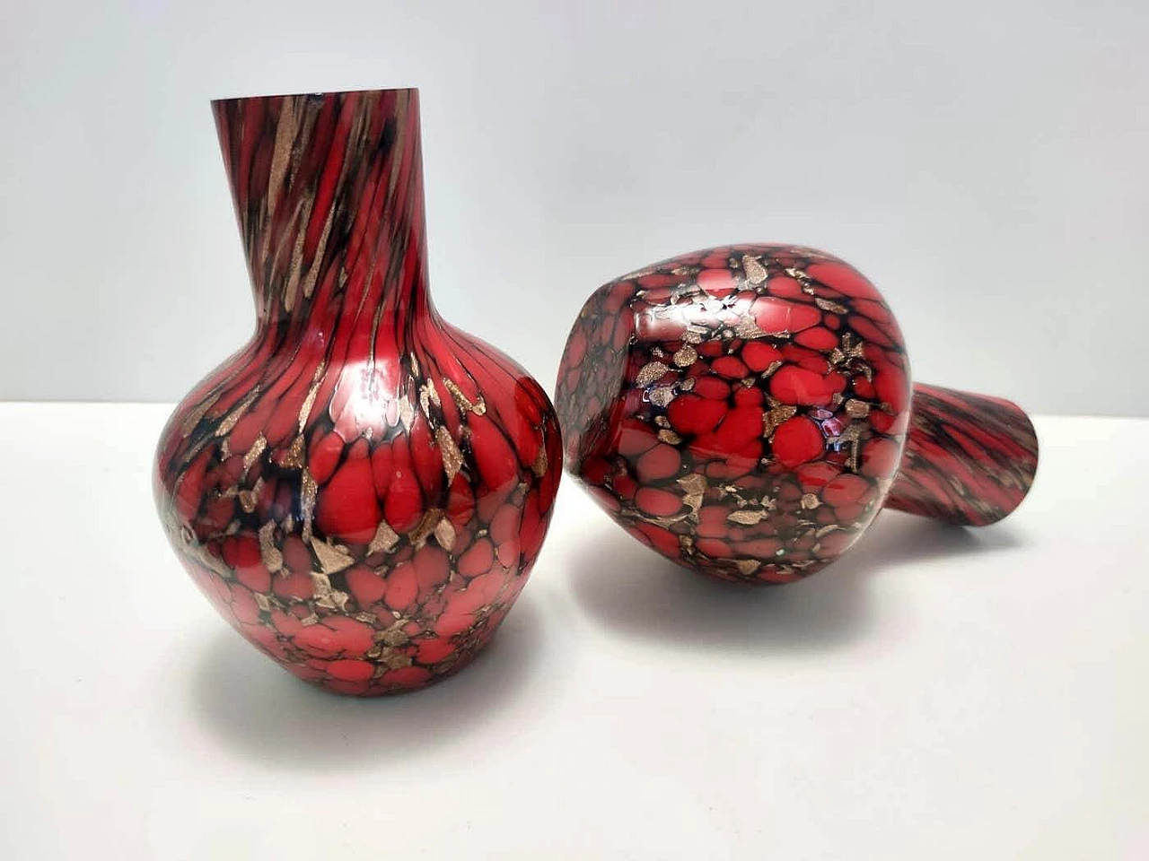 Pair of black and red Murano glass vases and plates with bronze aventurine by Vincenzo Nason, 1960s 7