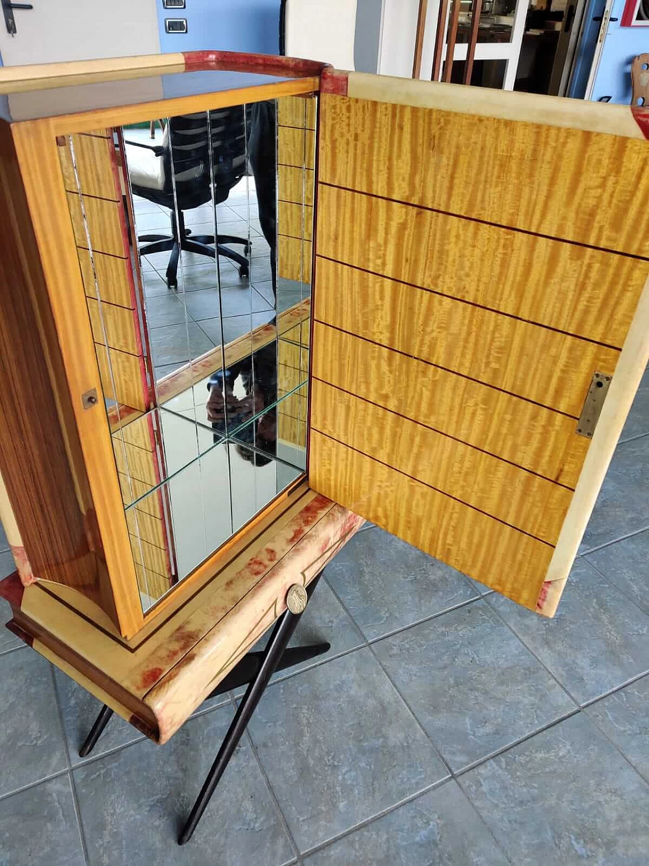 Bar cabinet with mirrored interior by Aldo Tura, 1960s 6