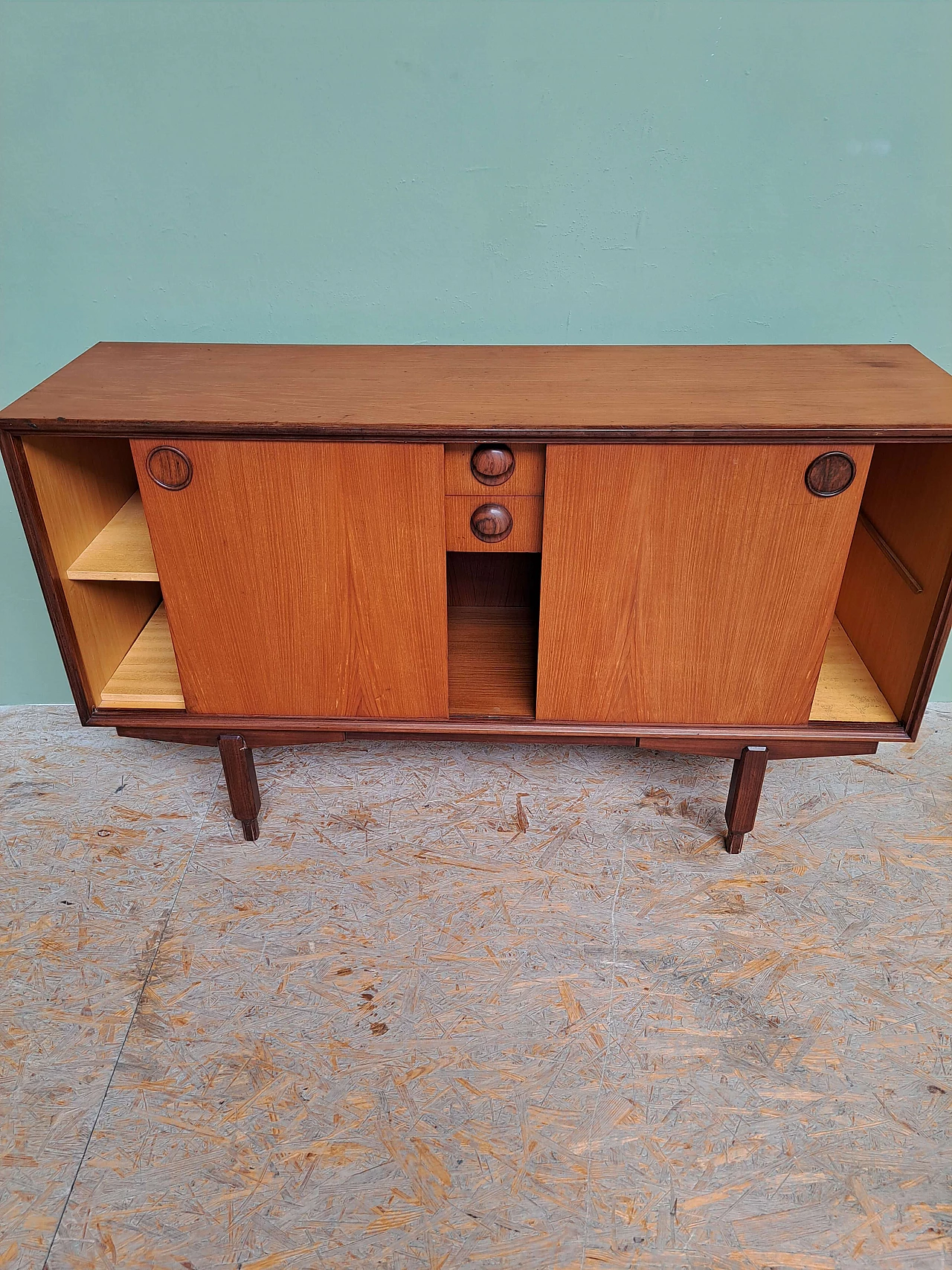 Credenza in stile danese con struttura e maniglie in teak, anni '60 3