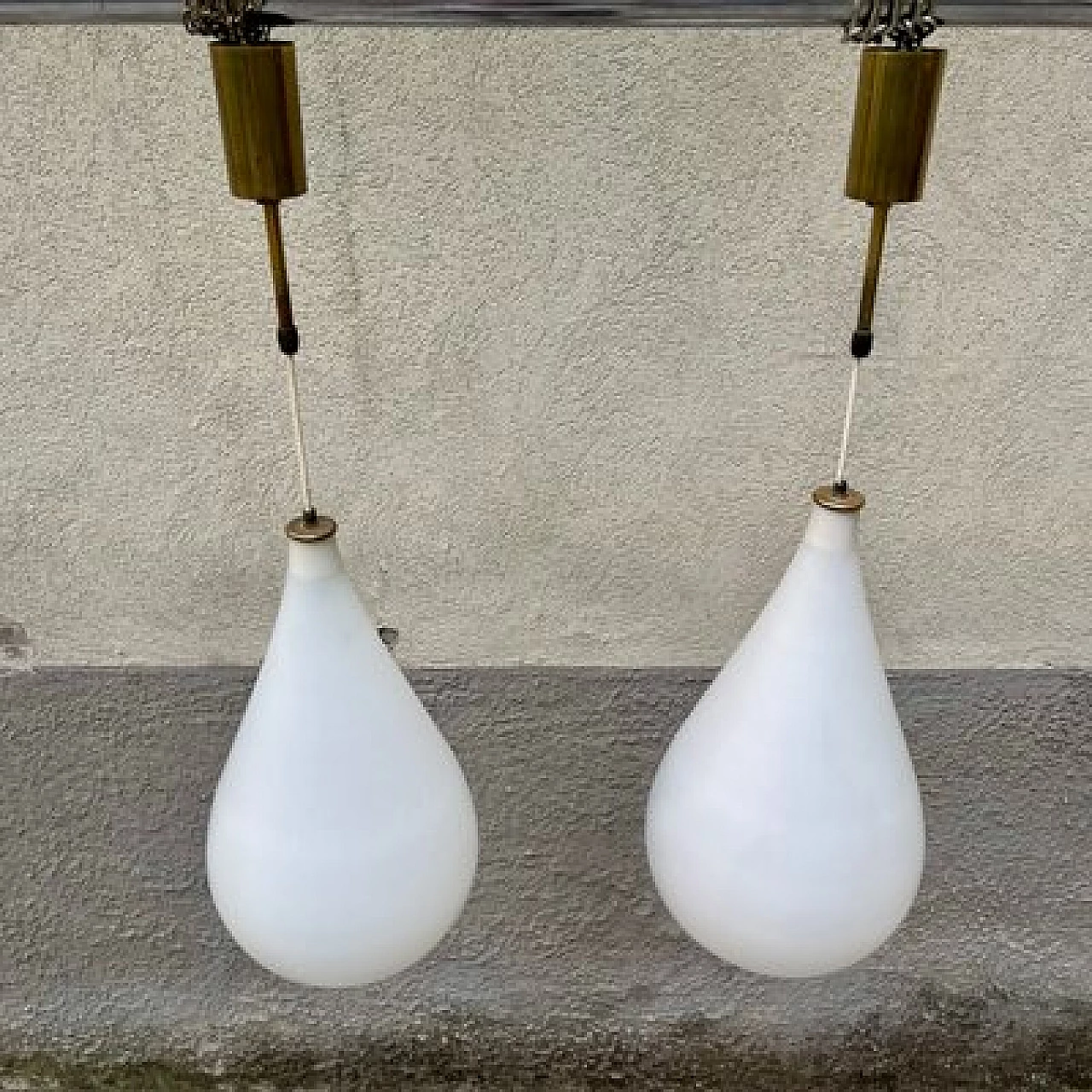 Lampadario in vetro opalino nello stile di Max Enlarge per Fontana Arte, anni '50 2