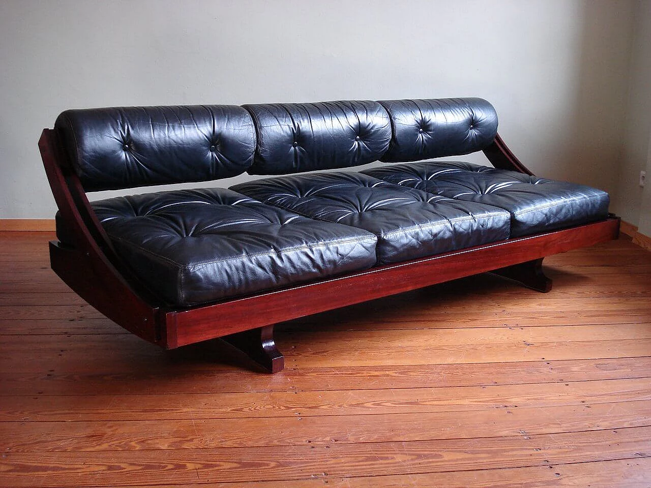 Wood and leather sofa by Gianni Songia for Luigi Sormani, 1960s 1