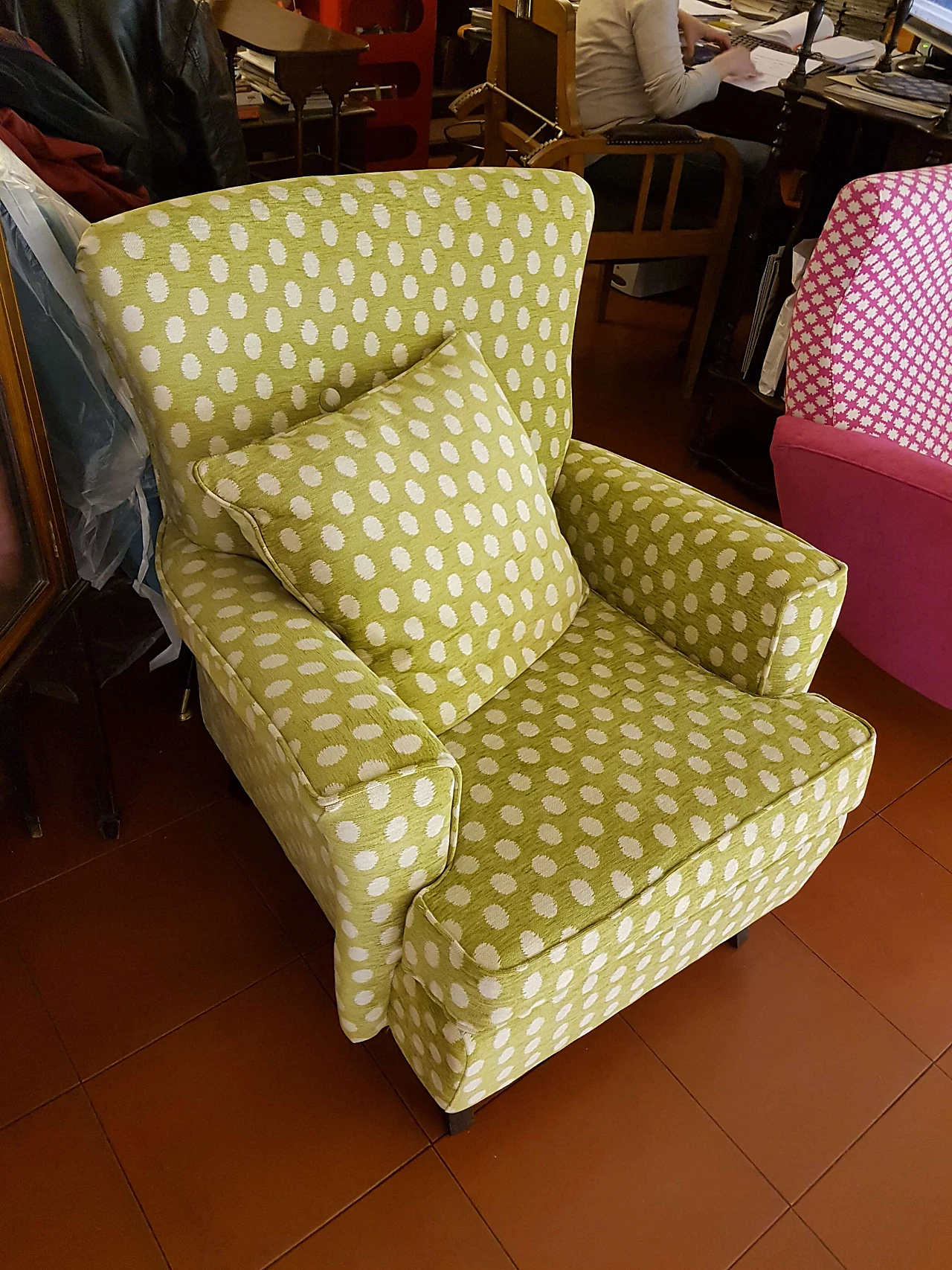 Green fabric armchair with white polka dots 4