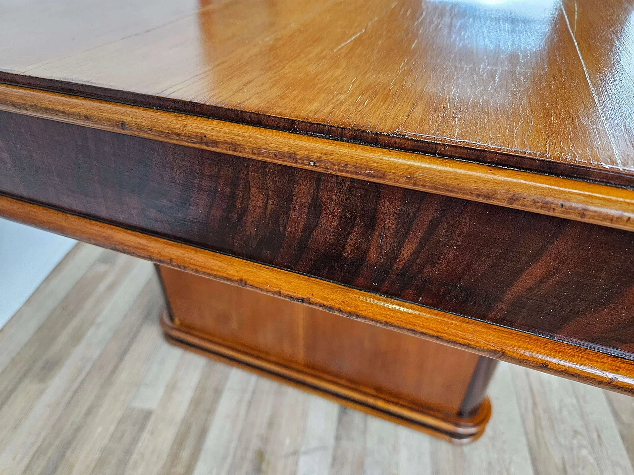 Art Deco table in mahogany and blond walnut, 1940s 13