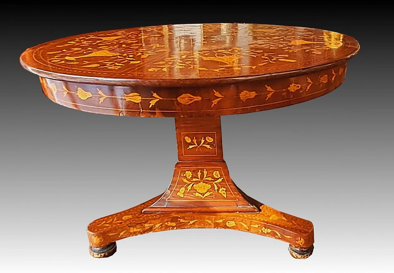 Mahogany circular table with maple inlays, second half of the 19th century 1