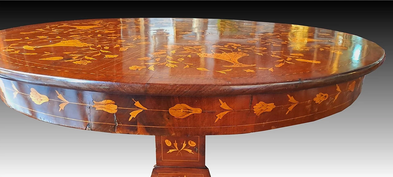 Mahogany circular table with maple inlays, second half of the 19th century 8