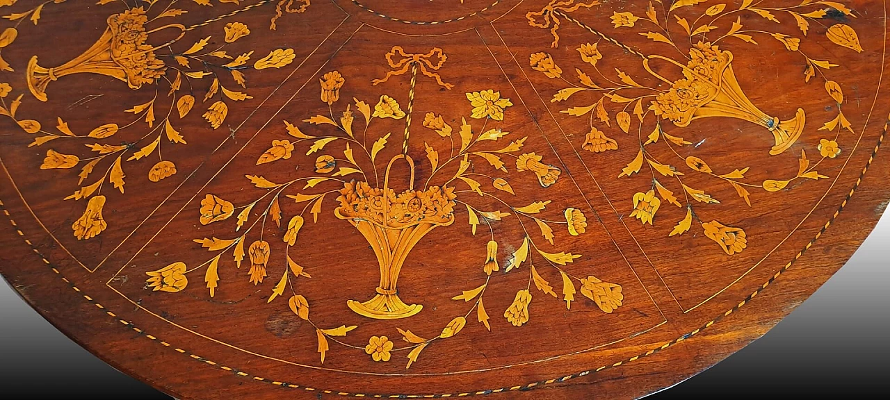 Mahogany circular table with maple inlays, second half of the 19th century 10