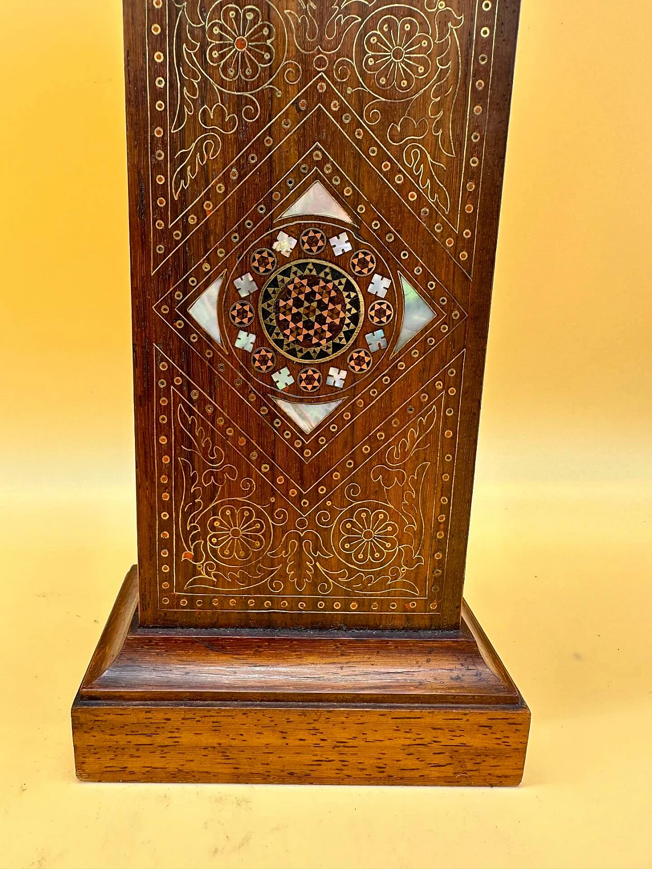 Mahogany table clock with mother-of-pearl decoration and inlays, early 20th century 3