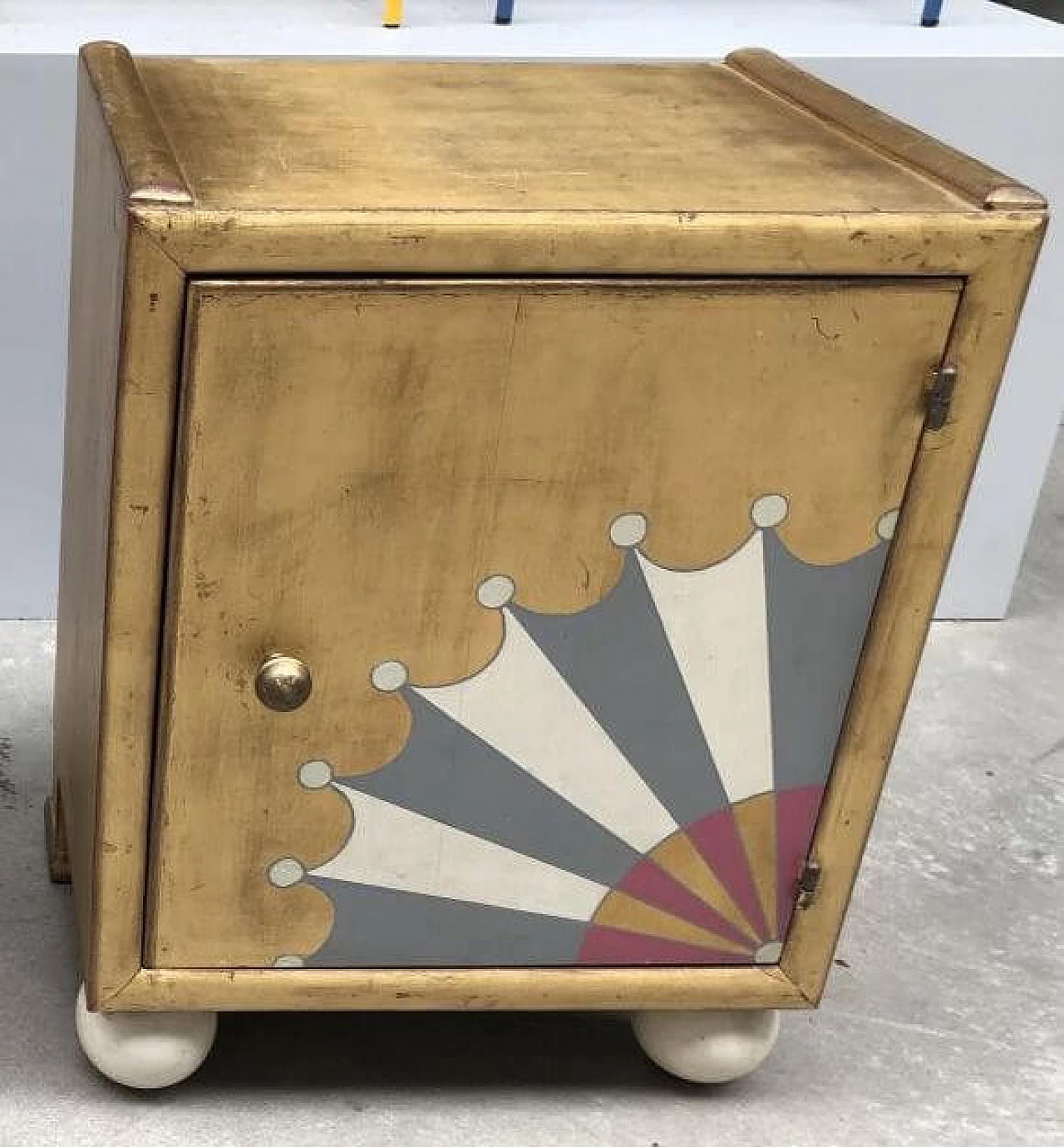 Pair of Futurist wooden bedside tables, 1940s 3