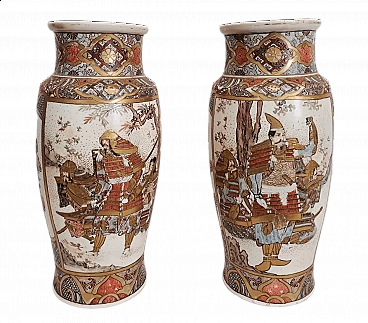 Coppia di vasi in ceramica di Satsuma dipinta, fine '800