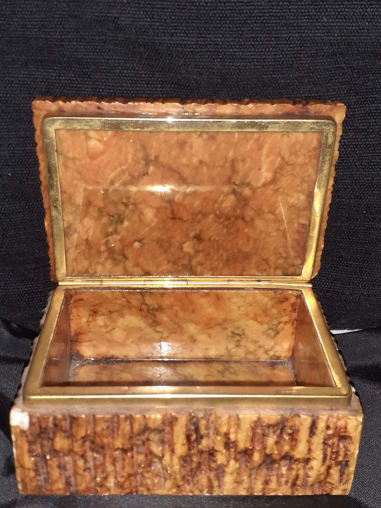 Cigarette case in alabaster and brass, 1970s 17