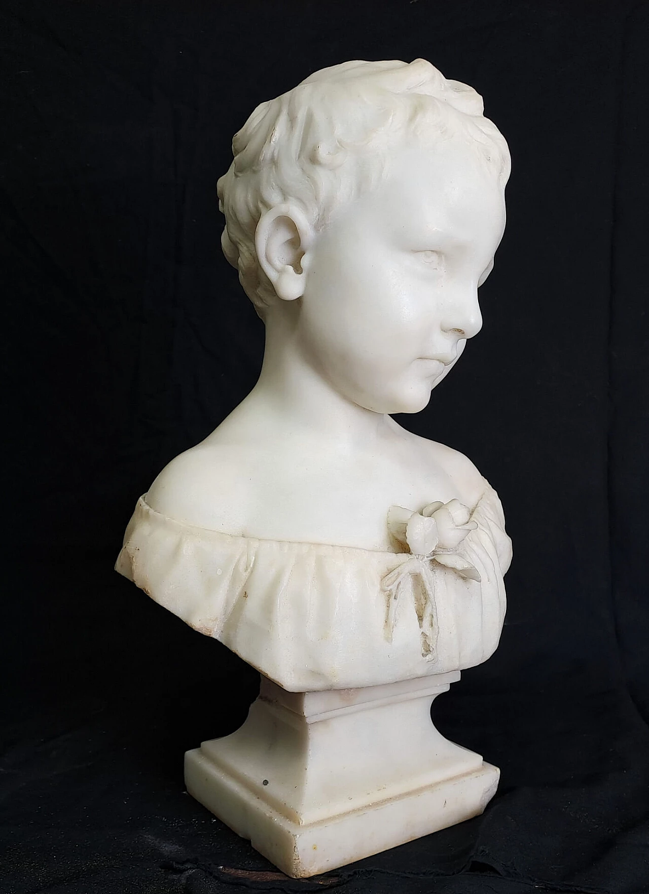 Busto in marmo bianco raffigurante una bambina di J. Hoffmann, '800 2