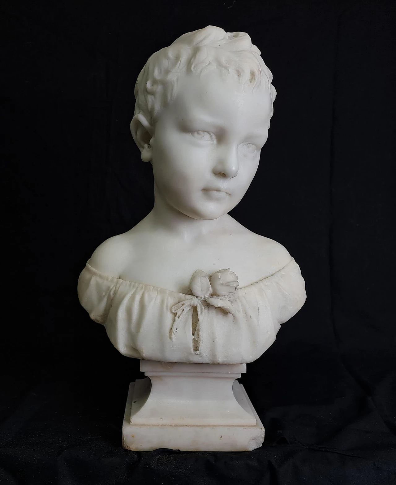 Busto in marmo bianco raffigurante una bambina di J. Hoffmann, '800 3