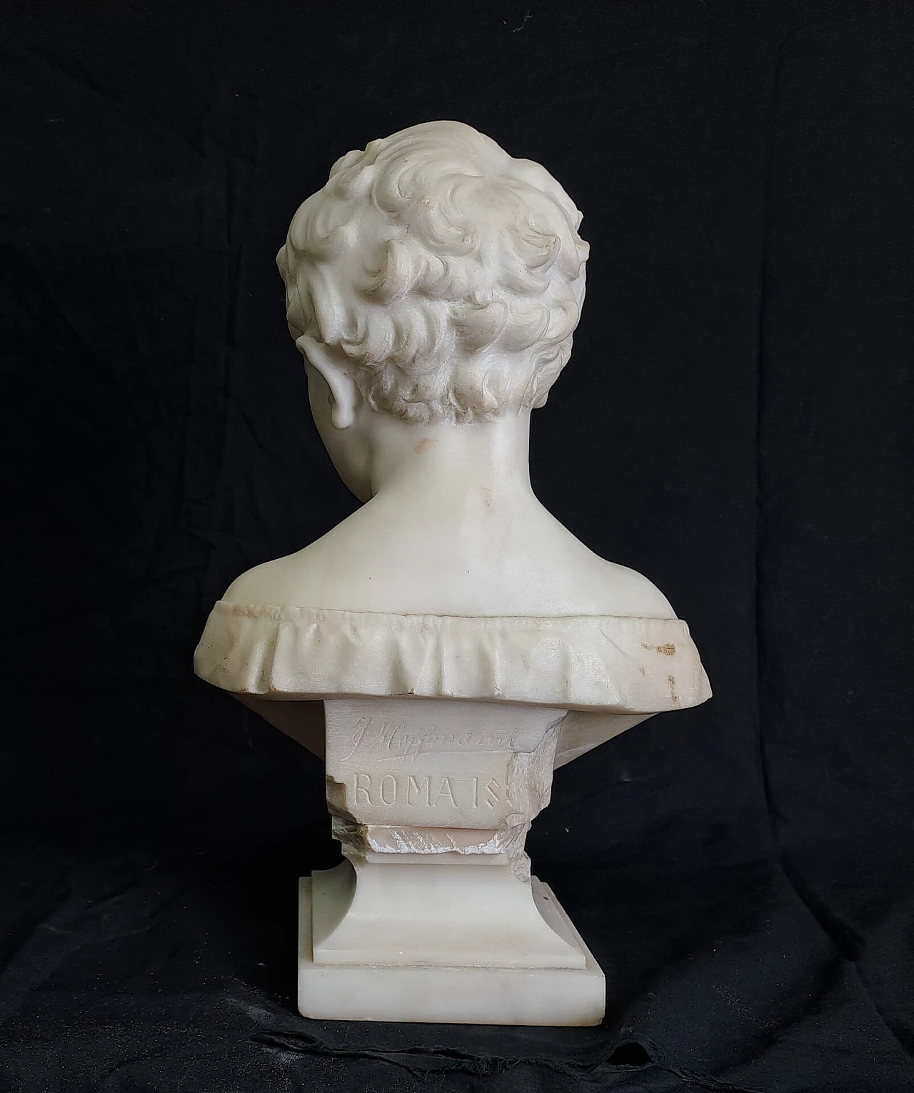 Busto in marmo bianco raffigurante una bambina di J. Hoffmann, '800 7