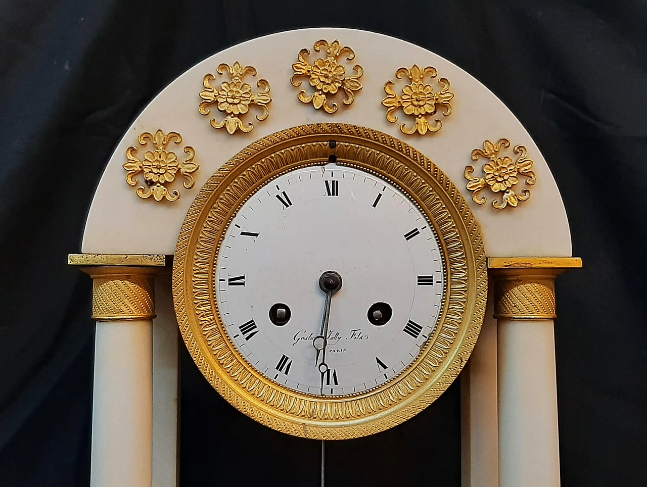 Louis XVI portico pendulum in white marble, second half of the 18th century 8