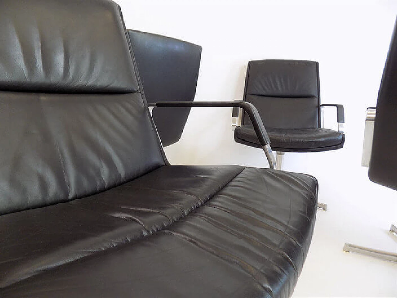 4 FK 711 chairs in black leather by Fabricius and Kastholm for W. Knoll, 1970s 3