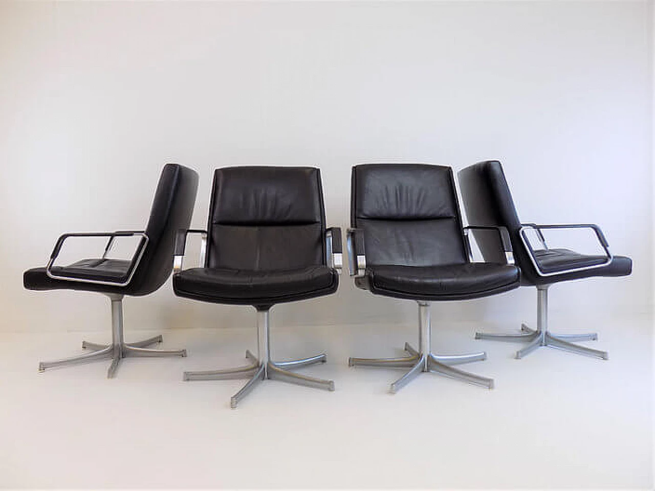 4 FK 711 chairs in black leather by Fabricius and Kastholm for W. Knoll, 1970s 10