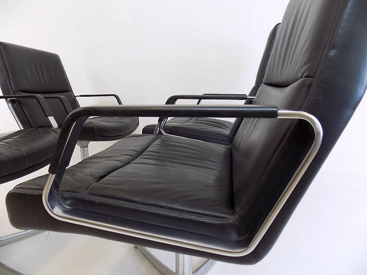 4 FK 711 chairs in black leather by Fabricius and Kastholm for W. Knoll, 1970s 14