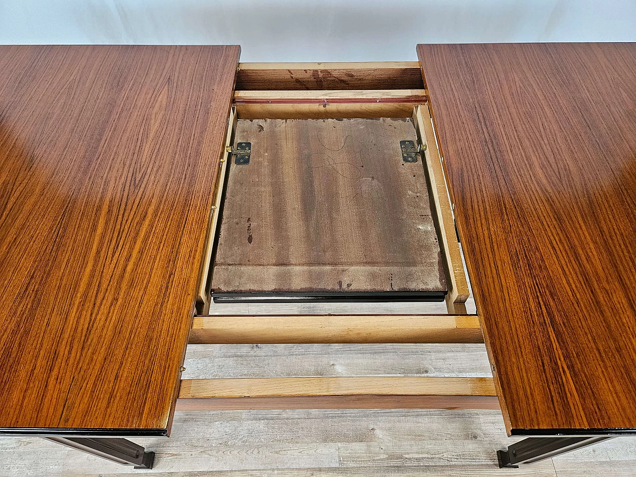 Scandinavian-style extending dining table in walnut and ebony, 1970s 15