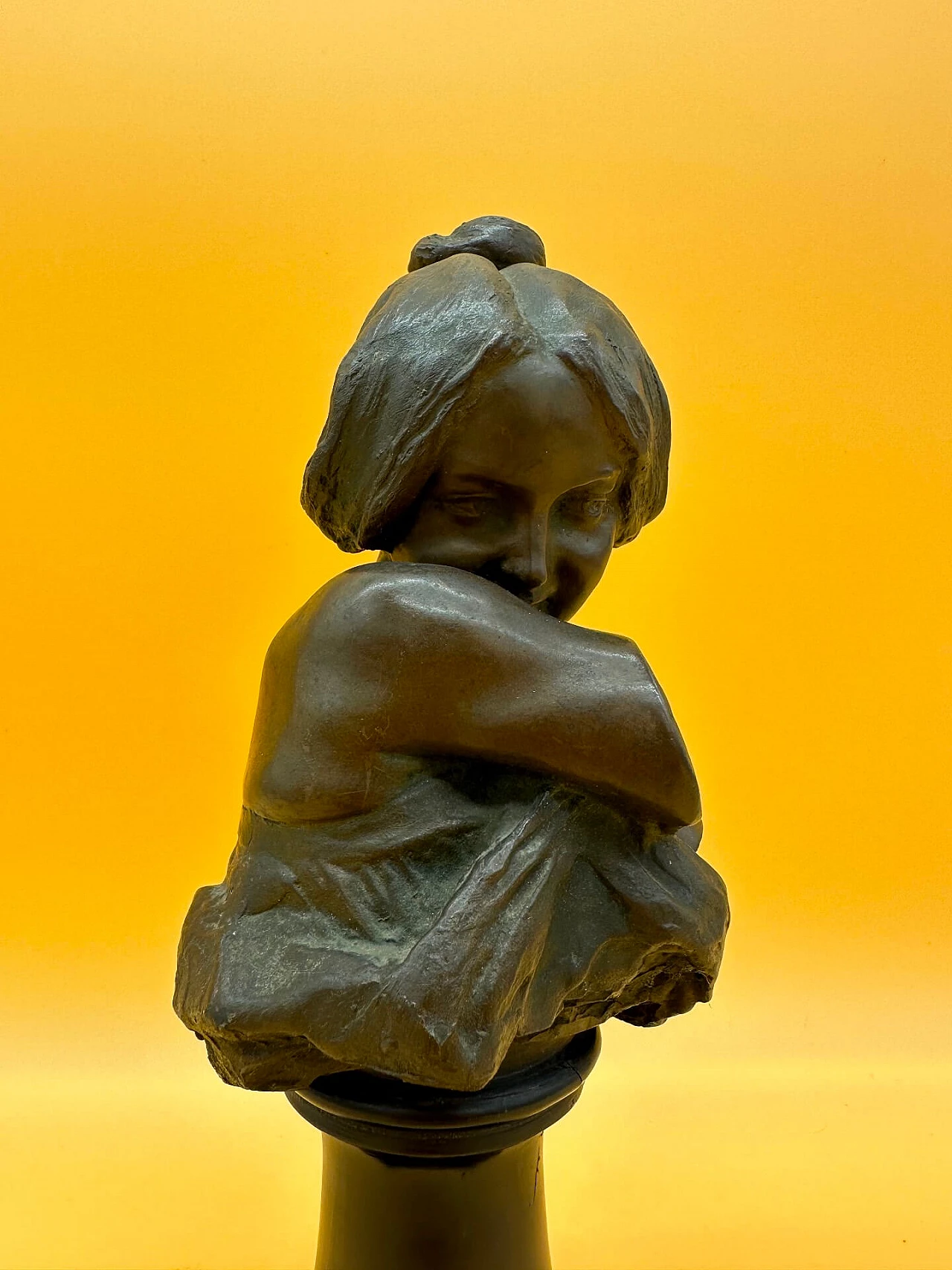 Bronze half-bust of a maiden, early 20th century 1