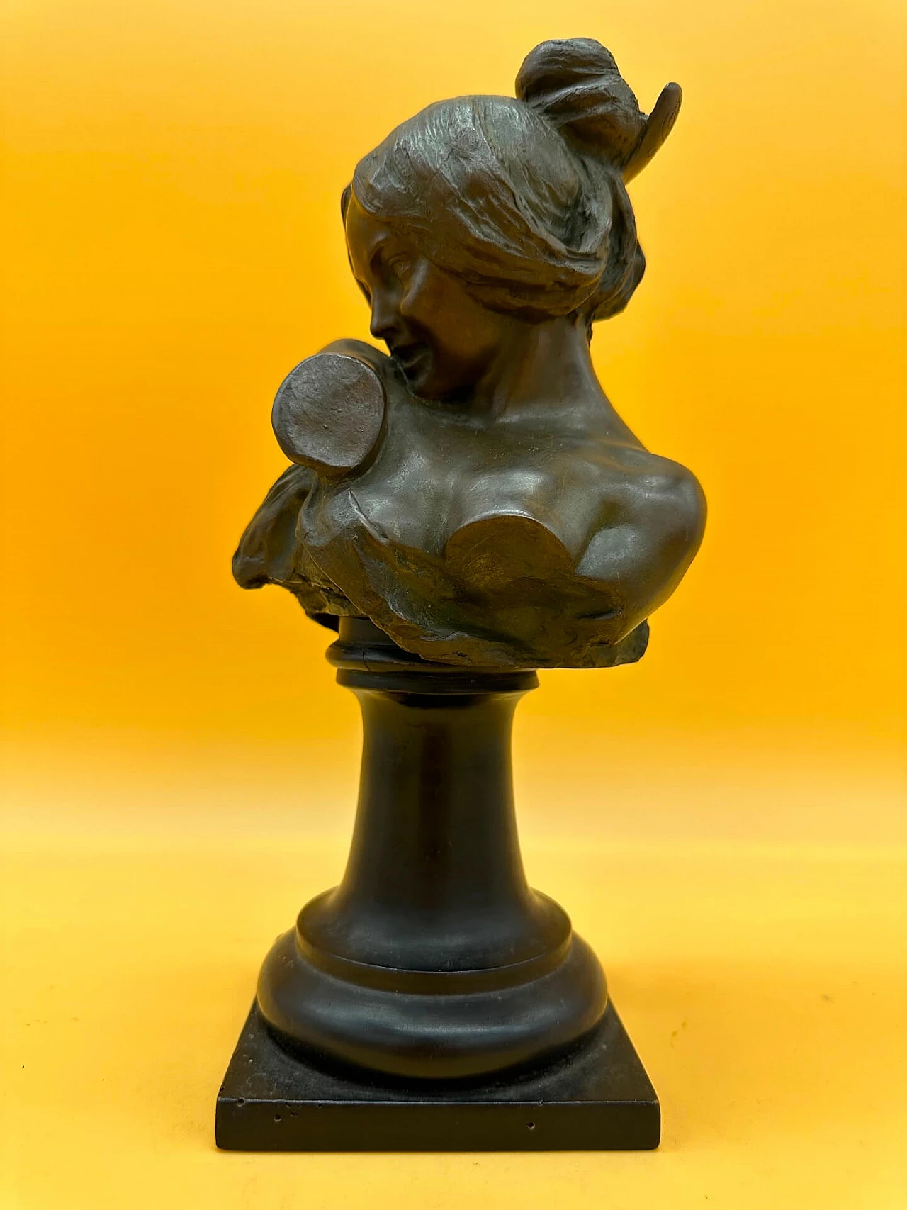 Bronze half-bust of a maiden, early 20th century 2