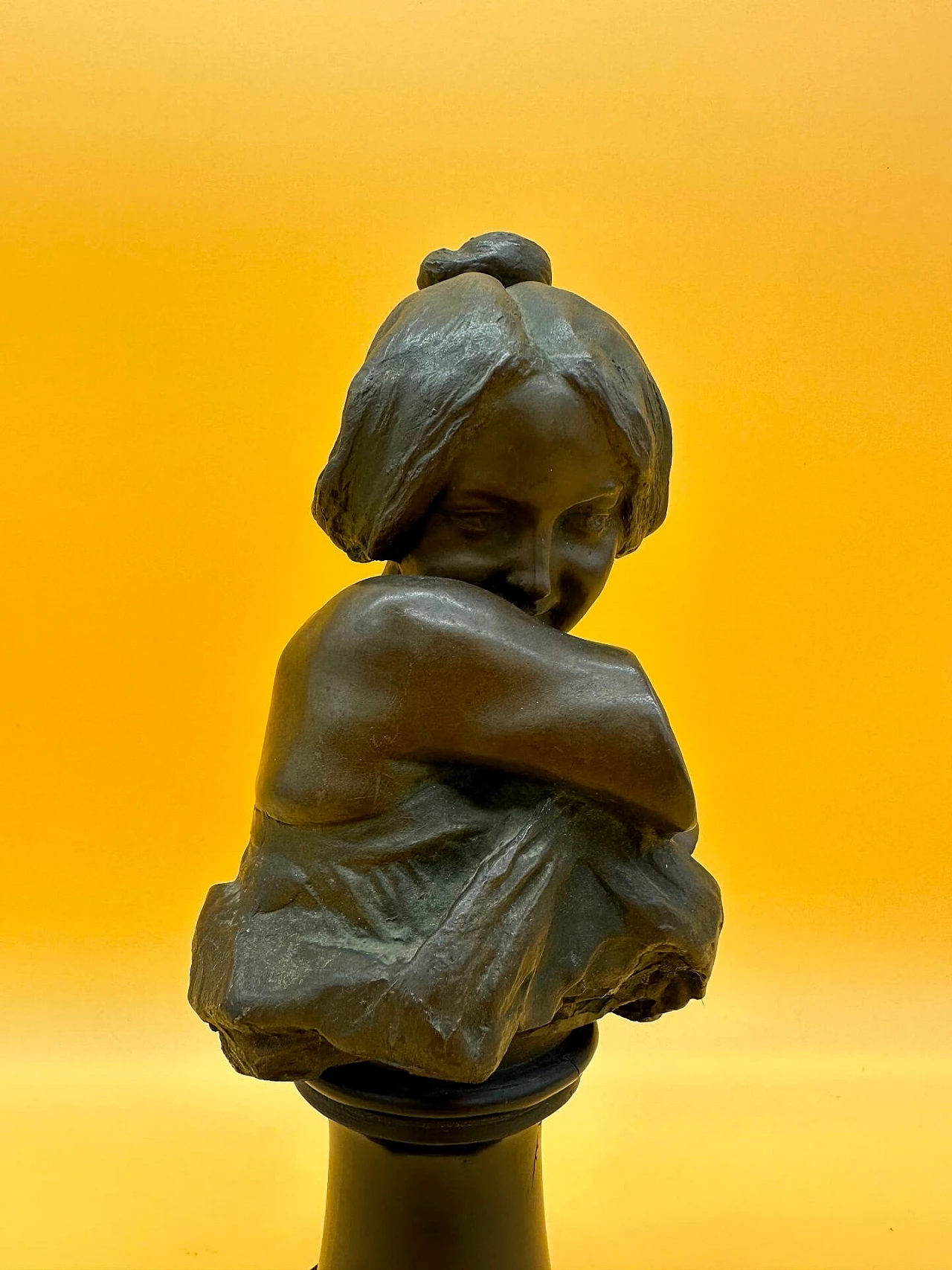 Bronze half-bust of a maiden, early 20th century 4