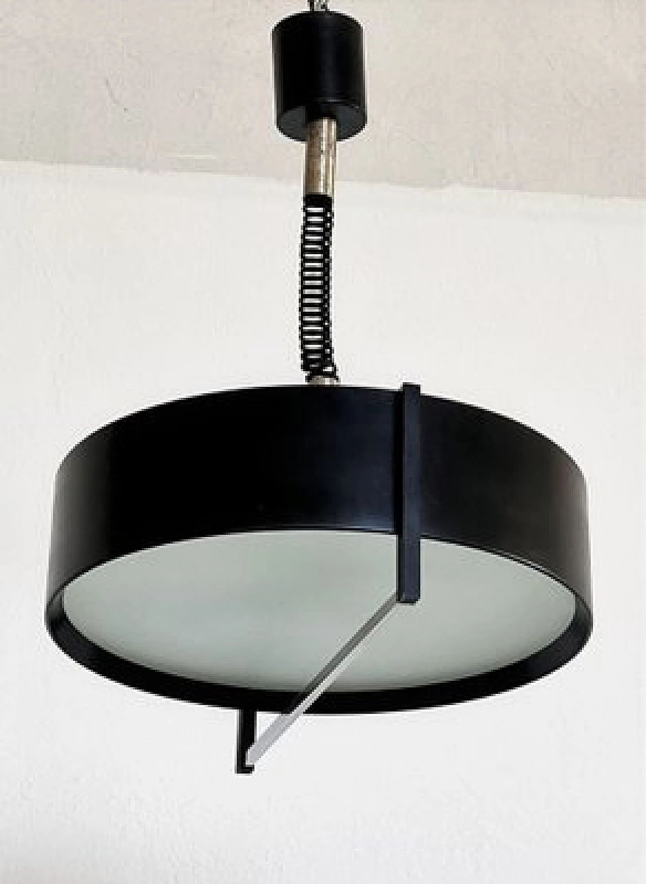 Lampadario in metallo verniciato nero in stile Stilnovo, anni '50 1