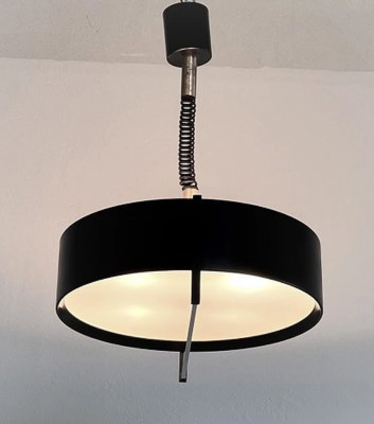 Lampadario in metallo verniciato nero in stile Stilnovo, anni '50 2