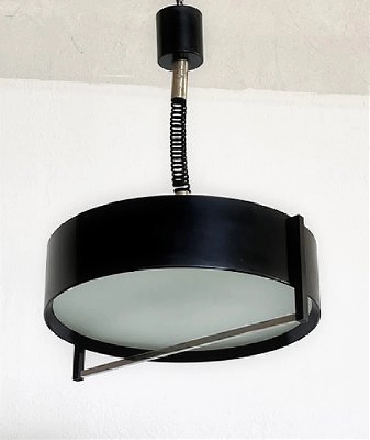 Lampadario in metallo verniciato nero in stile Stilnovo, anni '50 5