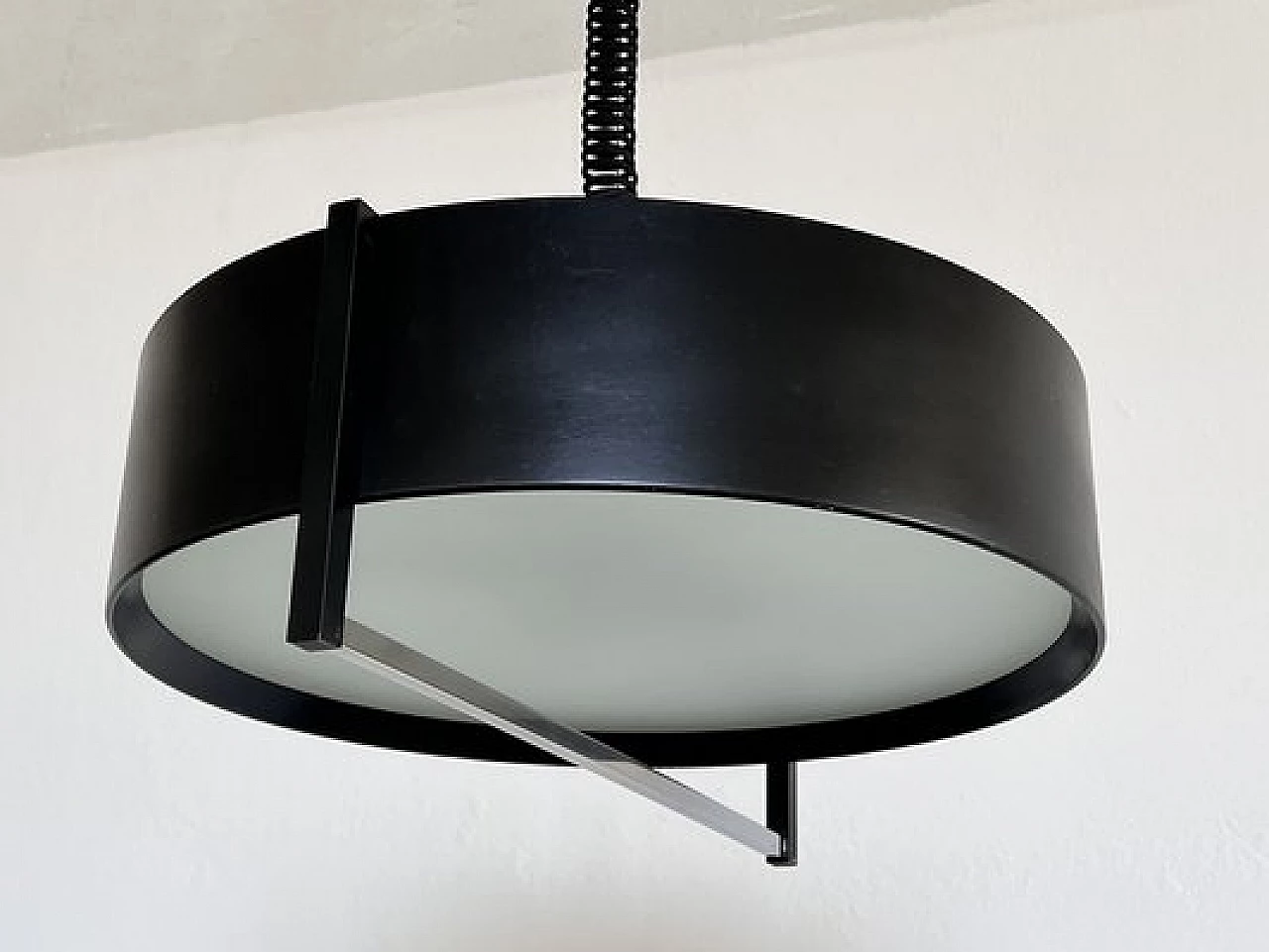 Lampadario in metallo verniciato nero in stile Stilnovo, anni '50 6