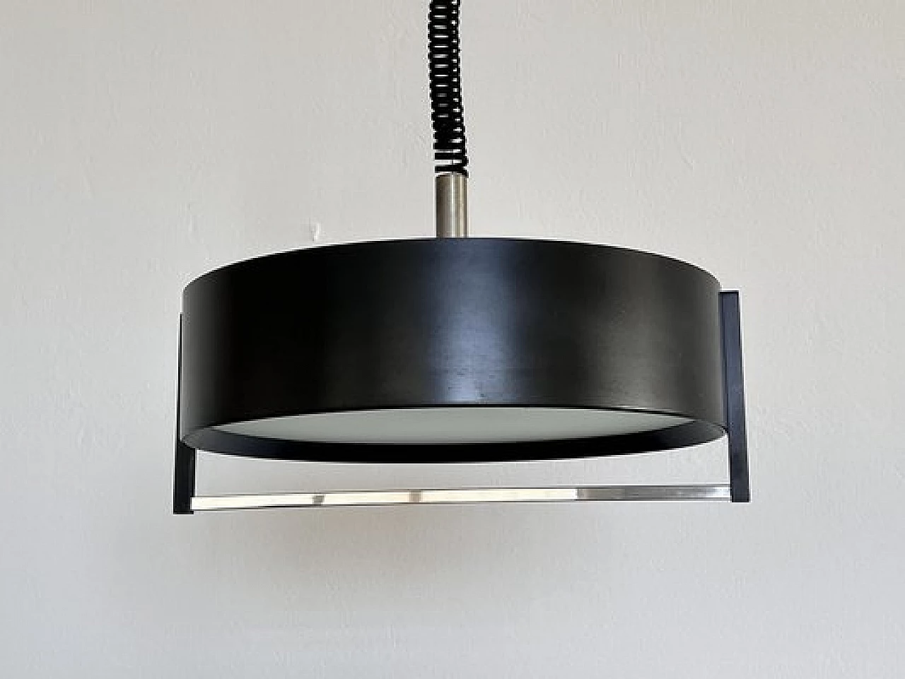 Lampadario in metallo verniciato nero in stile Stilnovo, anni '50 7