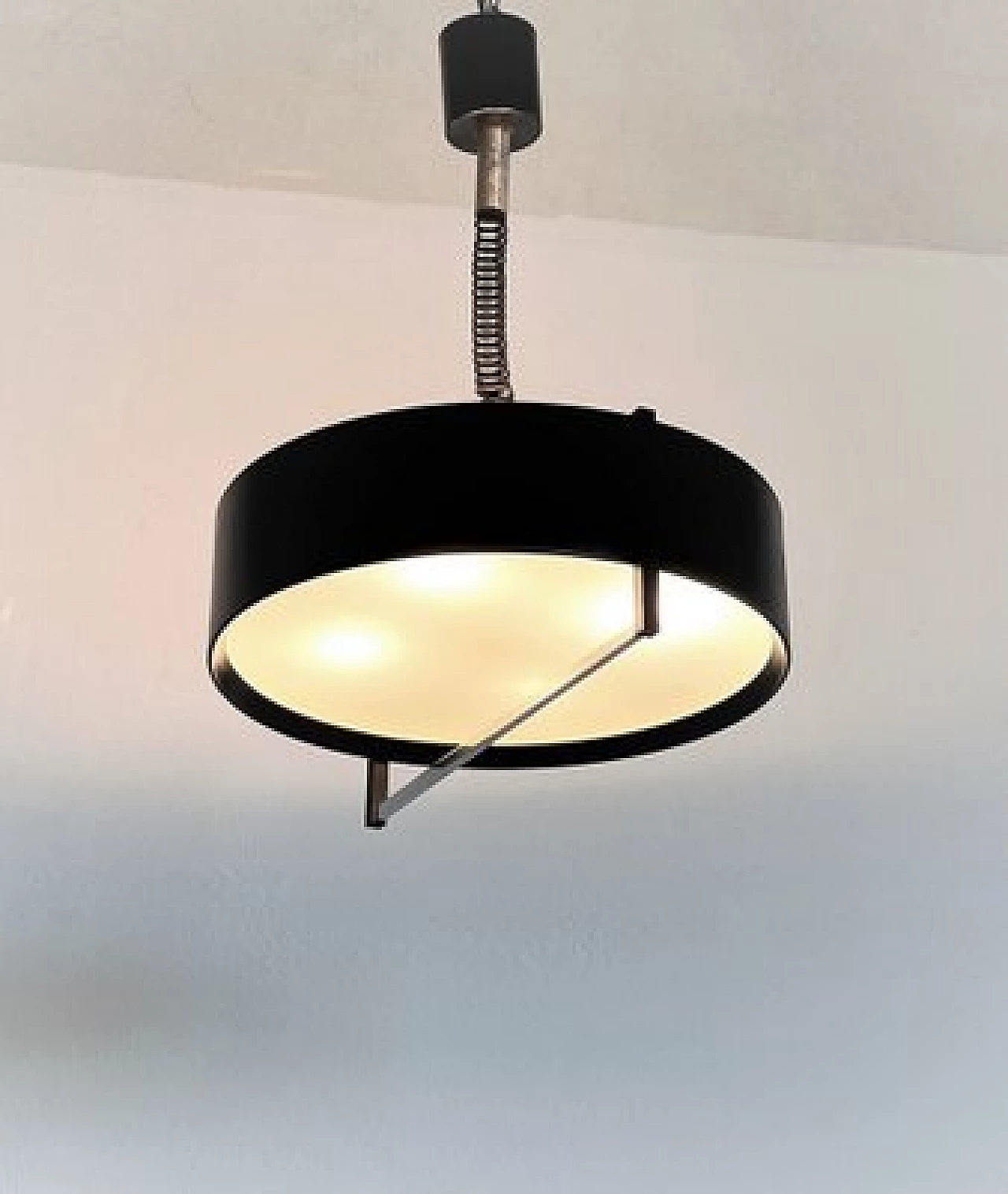 Lampadario in metallo verniciato nero in stile Stilnovo, anni '50 10