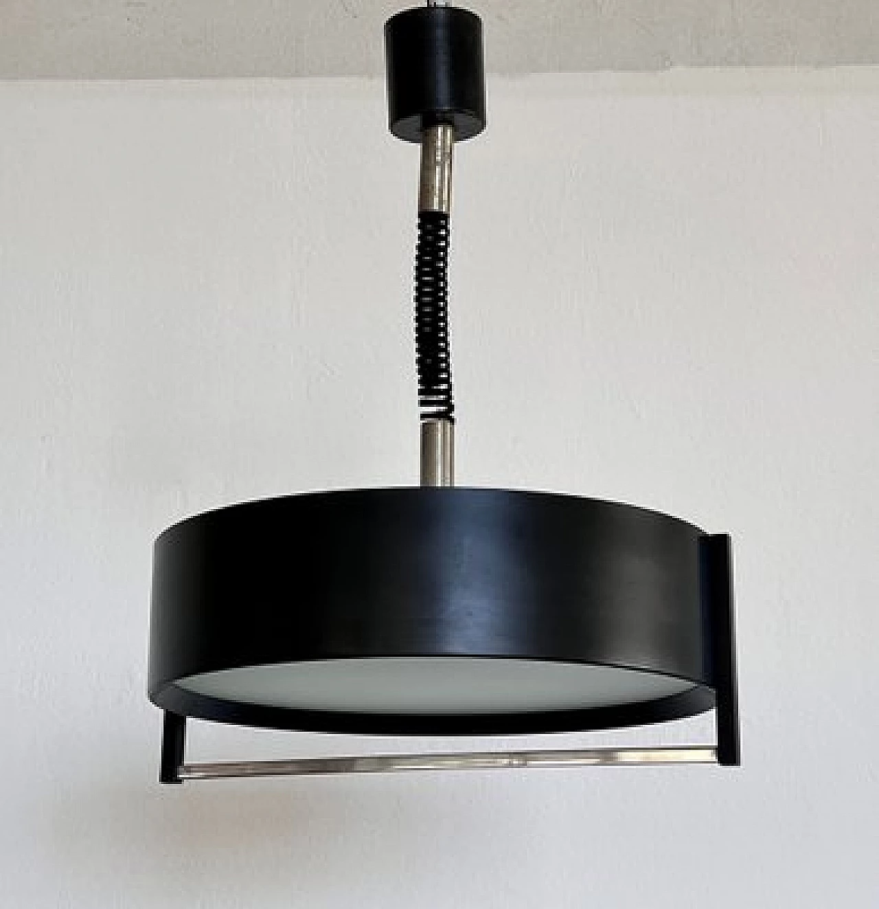 Lampadario in metallo verniciato nero in stile Stilnovo, anni '50 13