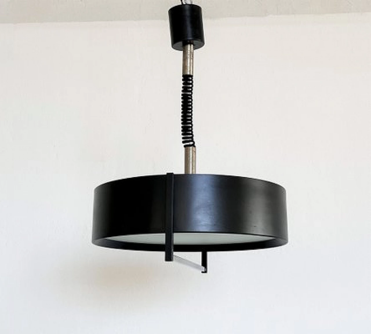 Lampadario in metallo verniciato nero in stile Stilnovo, anni '50 14