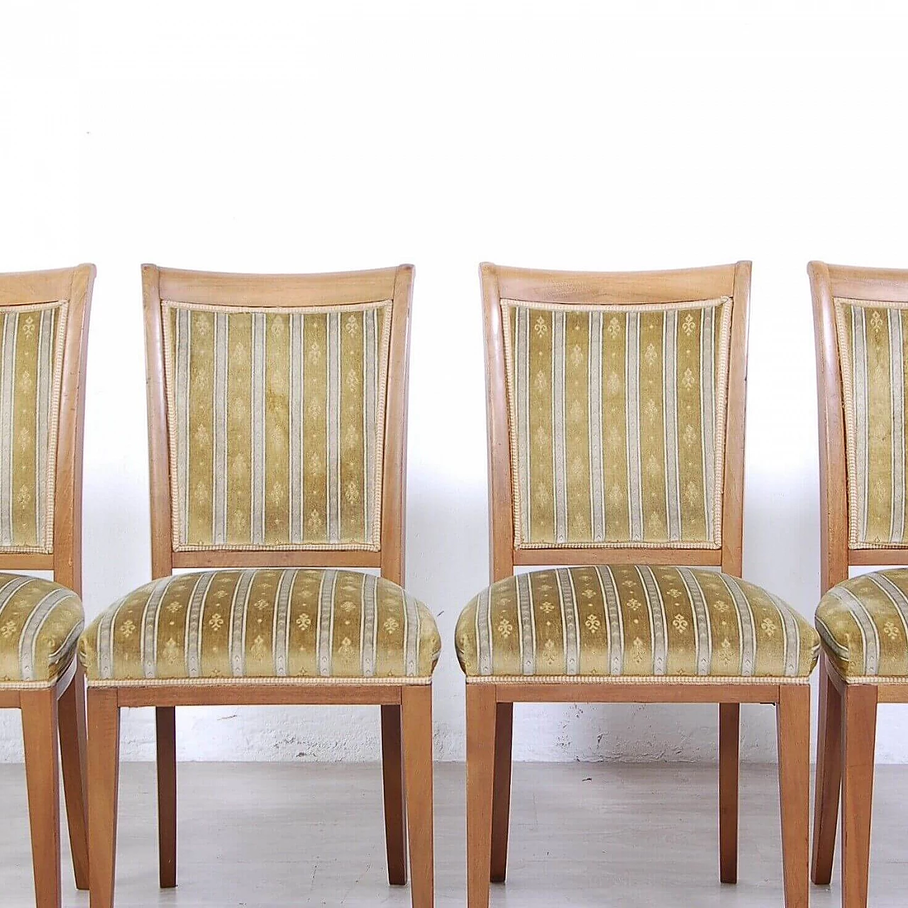 8 Art Deco chairs in wood and velvet, 1940s 9