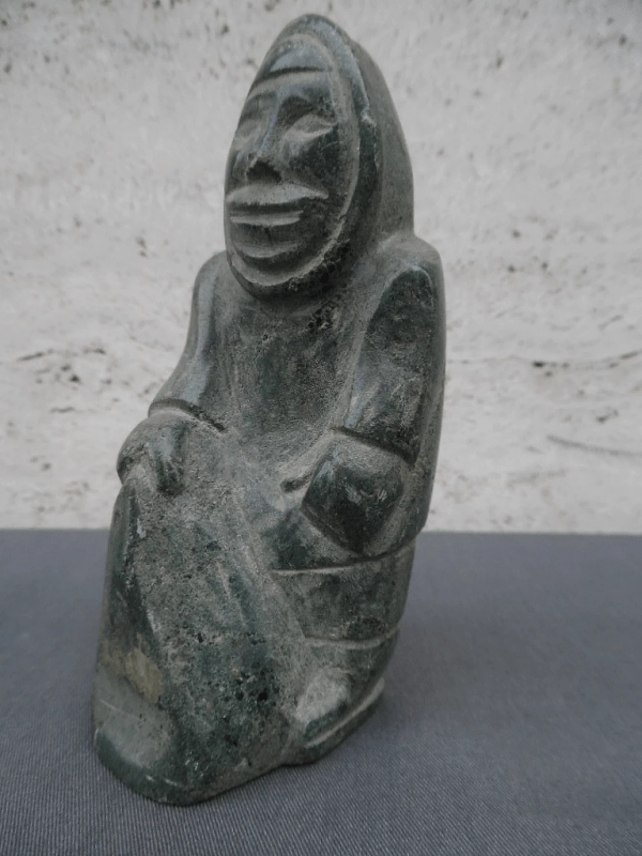 Scultura Inuit di cacciatore in pietra di Canada Eskimo Art Esquimau, anni 2000 1