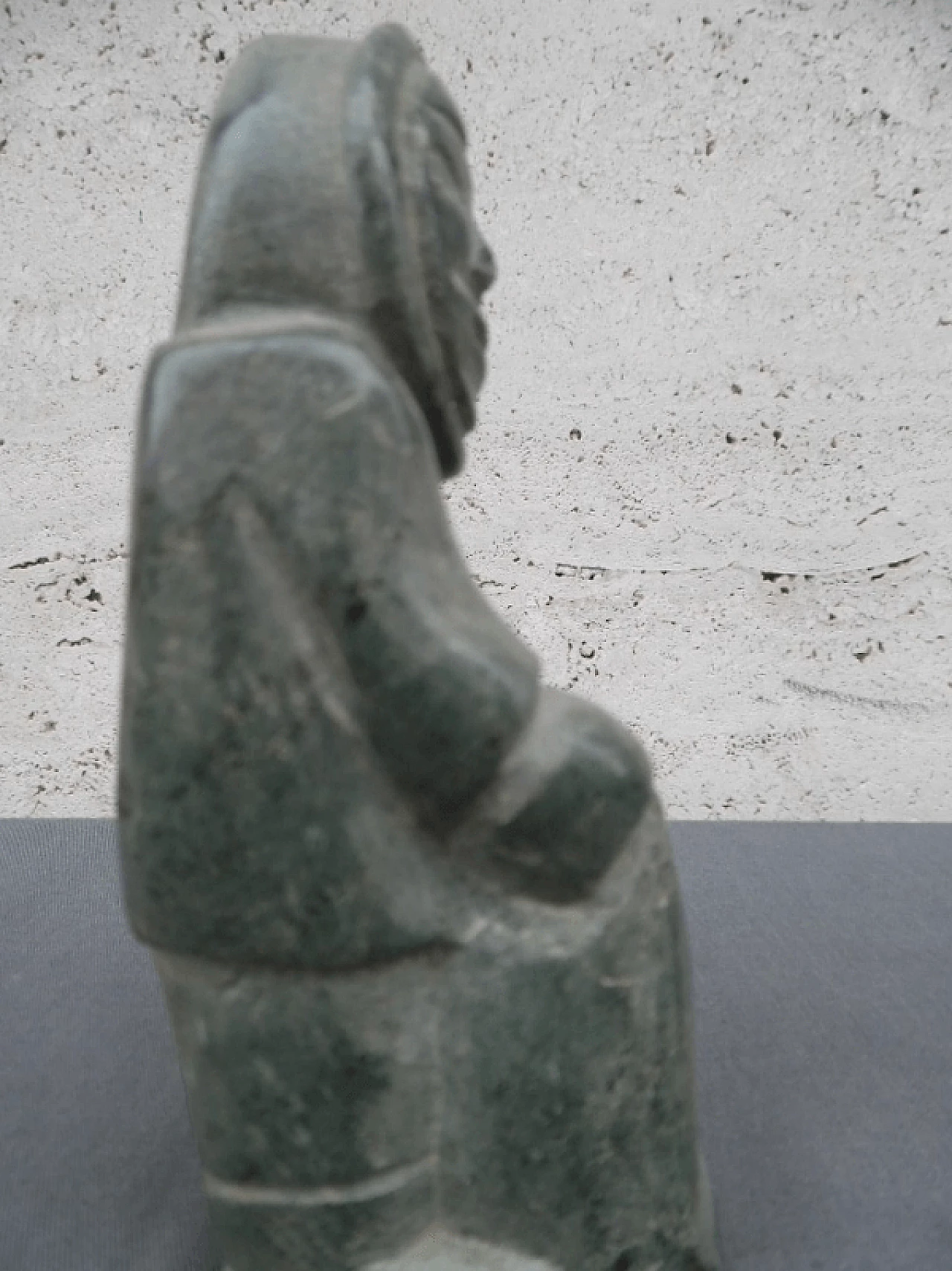 Scultura Inuit di cacciatore in pietra di Canada Eskimo Art Esquimau, anni 2000 3