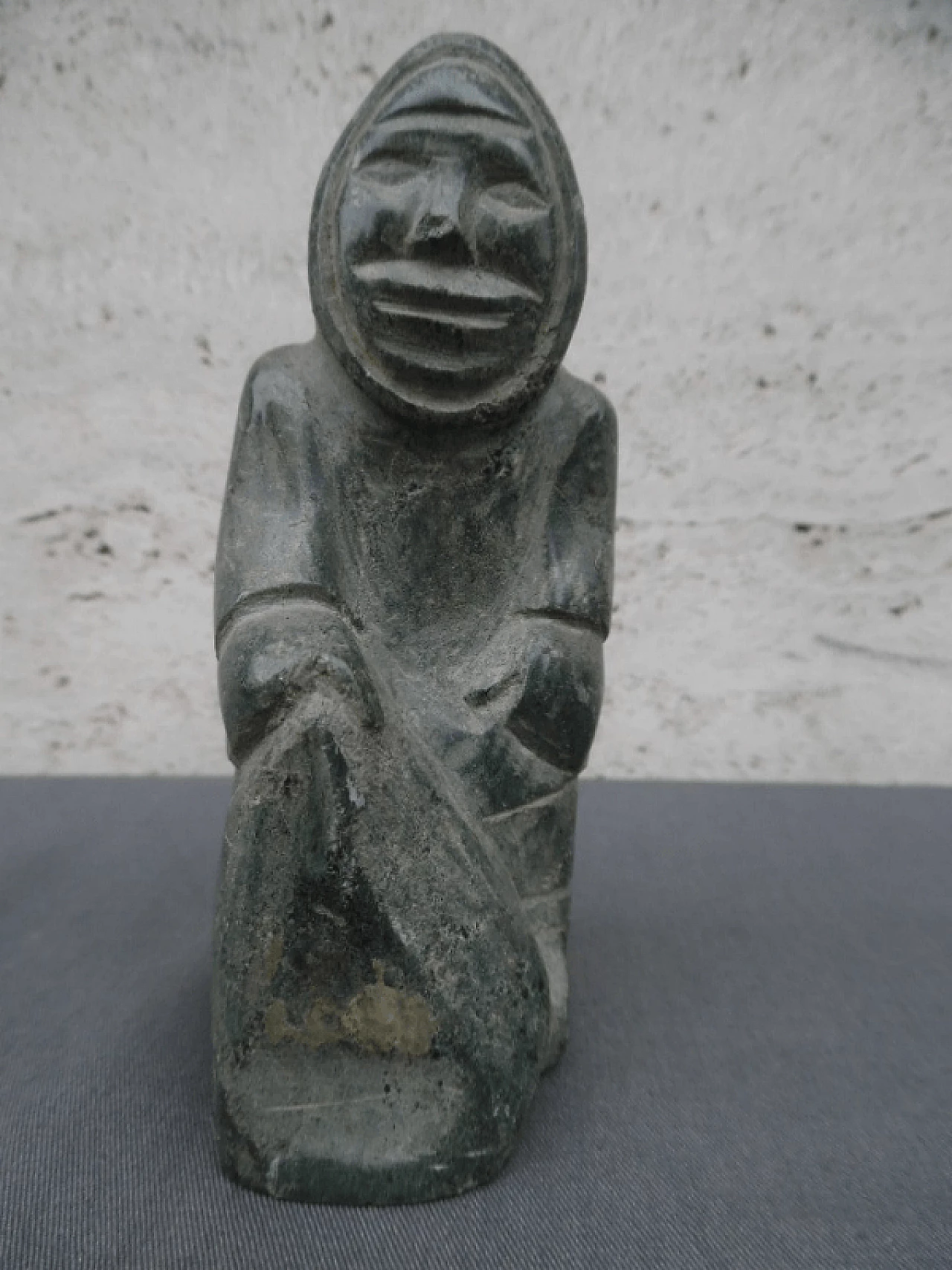 Scultura Inuit di cacciatore in pietra di Canada Eskimo Art Esquimau, anni 2000 5