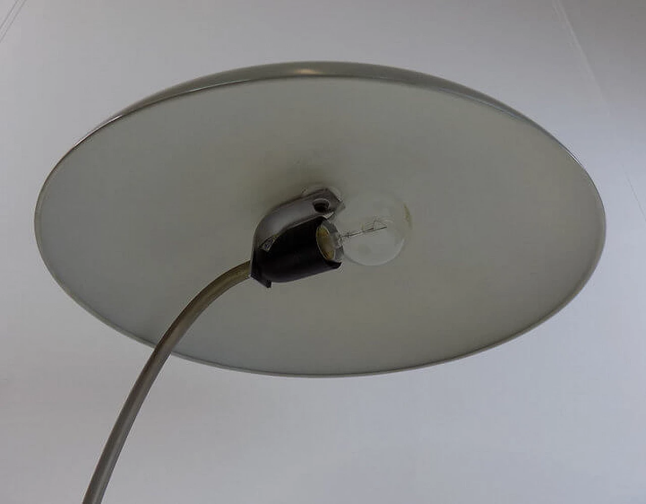 Lampada da tavolo Bauhaus di VEB Leuchtenbau Lengefeld, anni '60 2