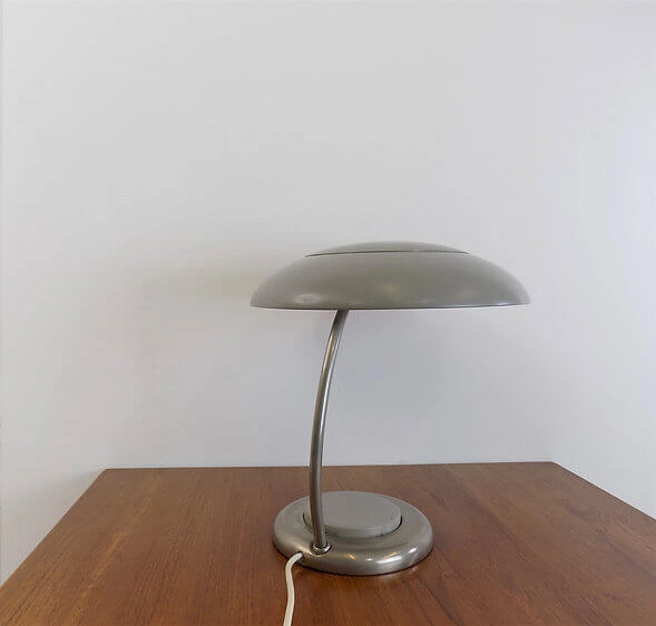 Lampada da tavolo Bauhaus di VEB Leuchtenbau Lengefeld, anni '60 6