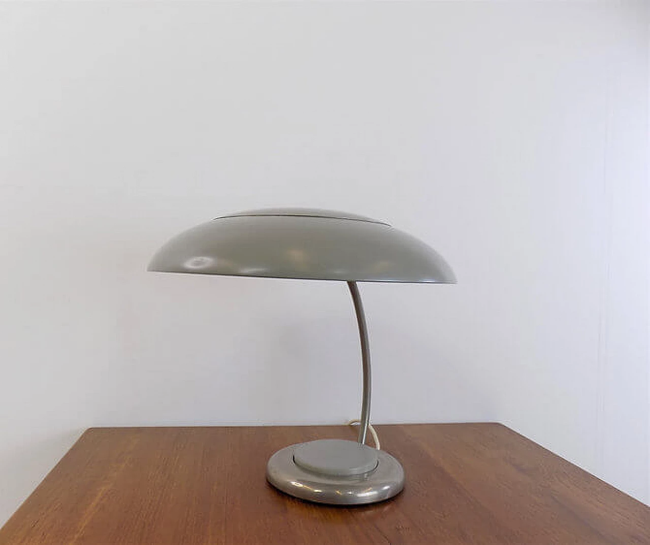 Lampada da tavolo Bauhaus di VEB Leuchtenbau Lengefeld, anni '60 11