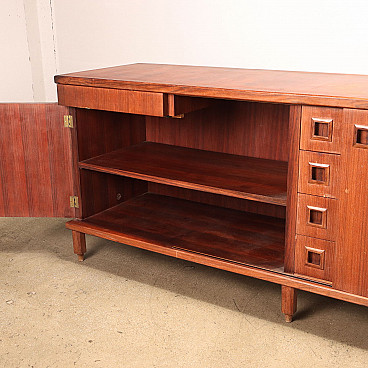 Credenza in teak impiallacciato con cassetti, ante battenti e scorrevoli,  anni '60