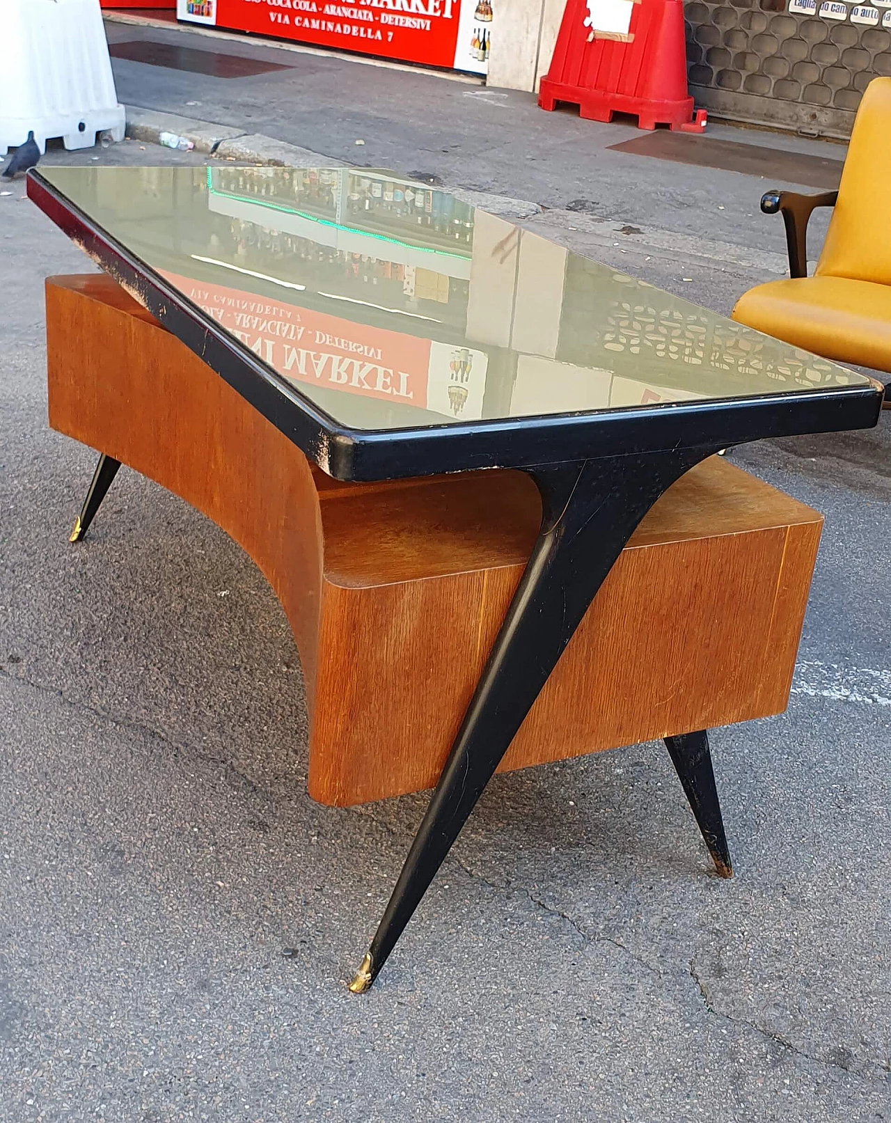 Curved desk in walnut and lacquered wood with armchair, 1950s 5