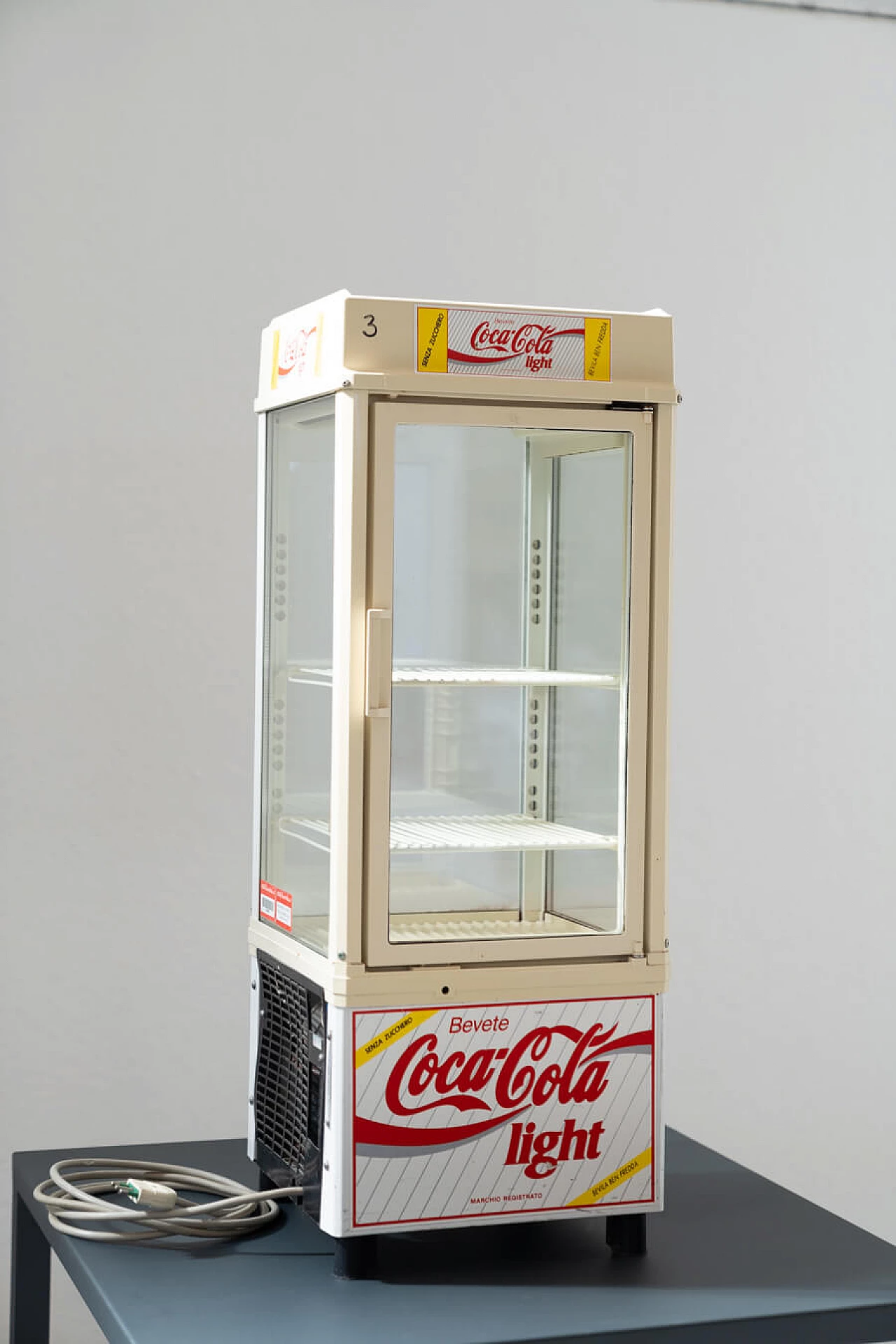 Coca-Cola mini bar fridge, 1980s 1