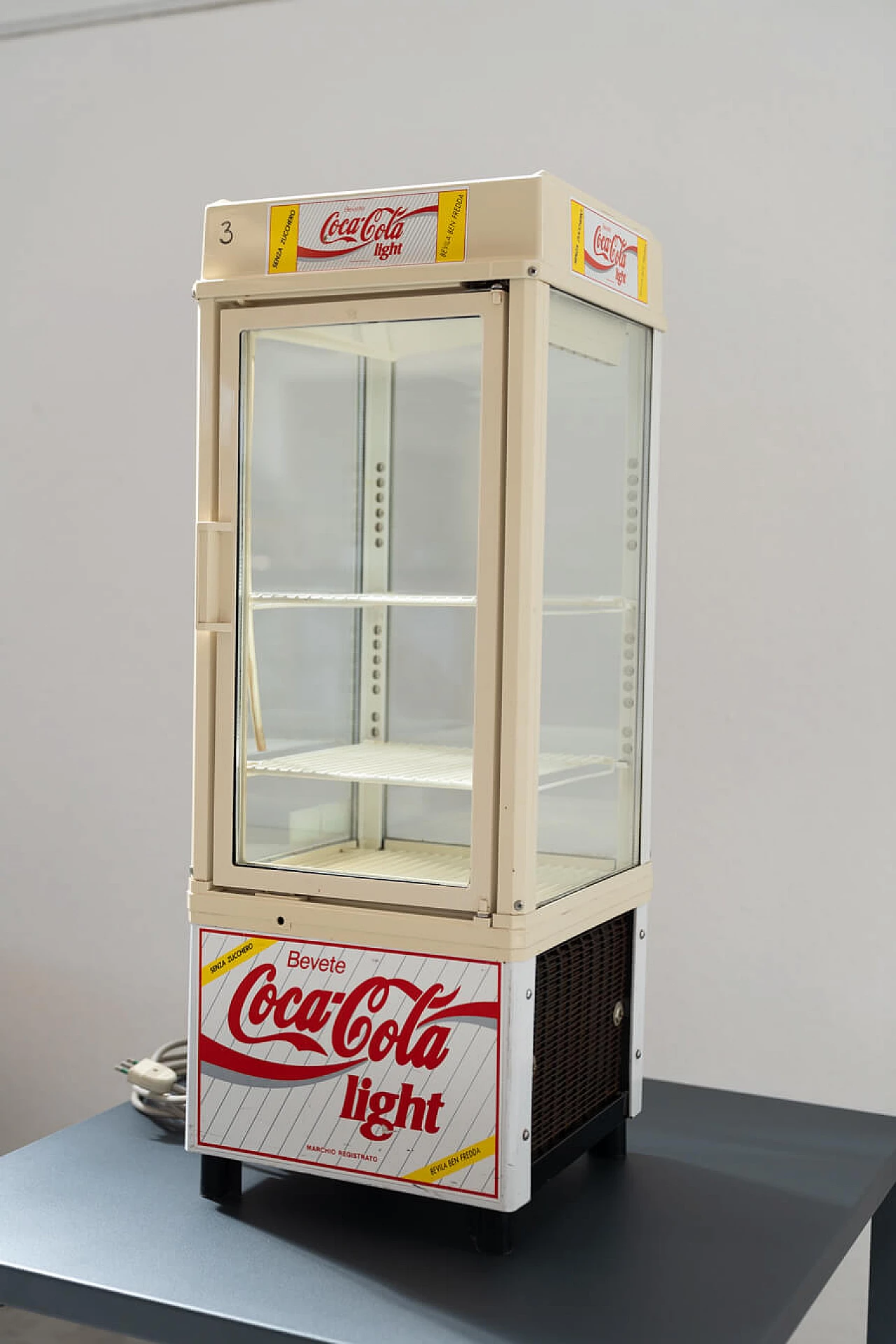 Coca-Cola mini bar fridge, 1980s 12