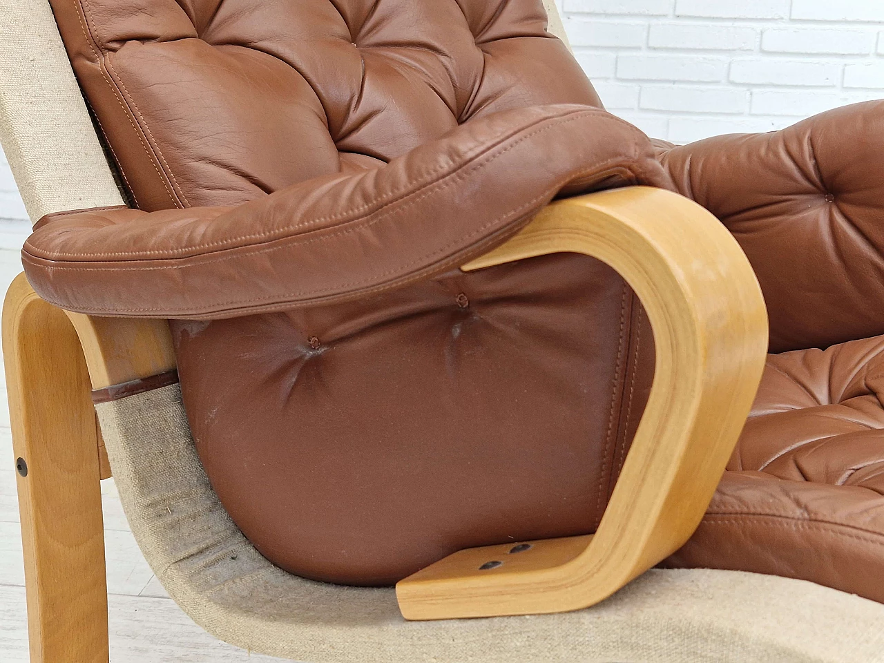 Danish leather and curved beech armchair by Jeki Møbler, 1980s 4