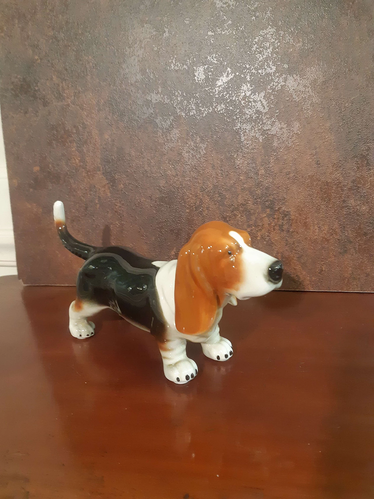 Basset Hound dog figurine in Neundorf porcelain, 1940s 1