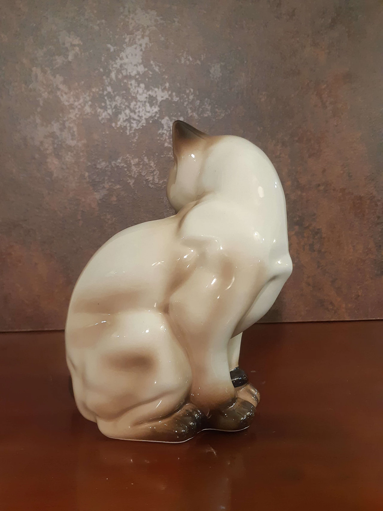 English porcelain sculpture of Siamese cat 2